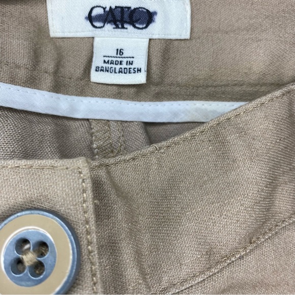 Cato Women's Khaki Dressy Bermuda Plus Shorts Size 16 - Picture 7 of 8